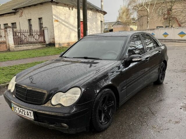 Черный Мерседес Ц-Класс, объемом двигателя 1.8 л и пробегом 350 тыс. км за 3450 $, фото 1 на Automoto.ua