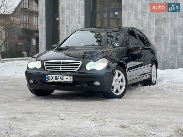 Черный Мерседес Ц-Класс, объемом двигателя 1.8 л и пробегом 241 тыс. км за 3900 $, фото 1 на Automoto.ua