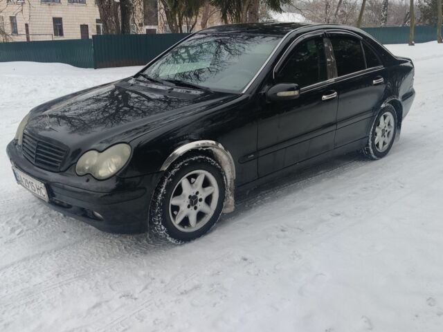 Черный Мерседес Ц-Класс, объемом двигателя 2.1 л и пробегом 466 тыс. км за 4500 $, фото 1 на Automoto.ua