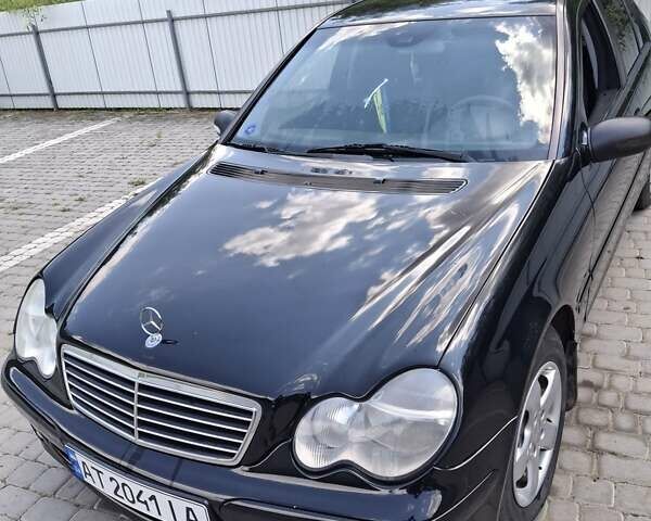 Черный Мерседес Ц-Класс, объемом двигателя 1.8 л и пробегом 300 тыс. км за 4000 $, фото 1 на Automoto.ua