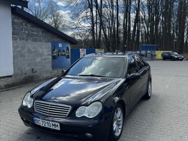 Черный Мерседес Ц-Класс, объемом двигателя 1.8 л и пробегом 300 тыс. км за 2950 $, фото 1 на Automoto.ua