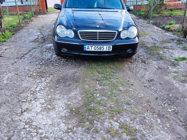 Черный Мерседес Ц-Класс, объемом двигателя 2.7 л и пробегом 410 тыс. км за 5640 $, фото 1 на Automoto.ua