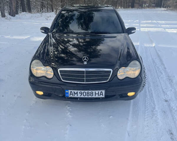 Черный Мерседес Ц-Класс, объемом двигателя 2.15 л и пробегом 425 тыс. км за 5999 $, фото 1 на Automoto.ua