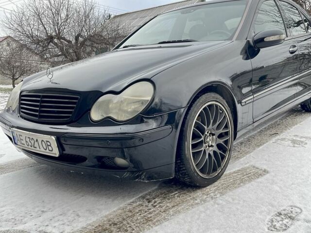 Черный Мерседес Ц-Класс, объемом двигателя 2.7 л и пробегом 283 тыс. км за 4500 $, фото 1 на Automoto.ua