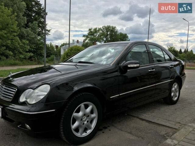 Черный Мерседес Ц-Класс, объемом двигателя 1.8 л и пробегом 205 тыс. км за 4900 $, фото 1 на Automoto.ua