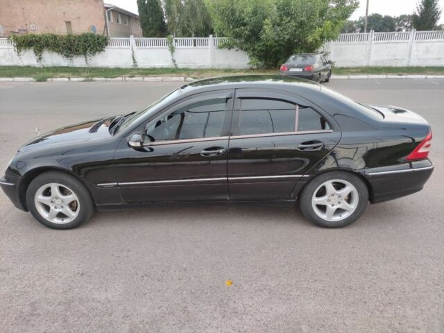 Черный Мерседес Ц-Класс, объемом двигателя 1.8 л и пробегом 240 тыс. км за 5500 $, фото 1 на Automoto.ua