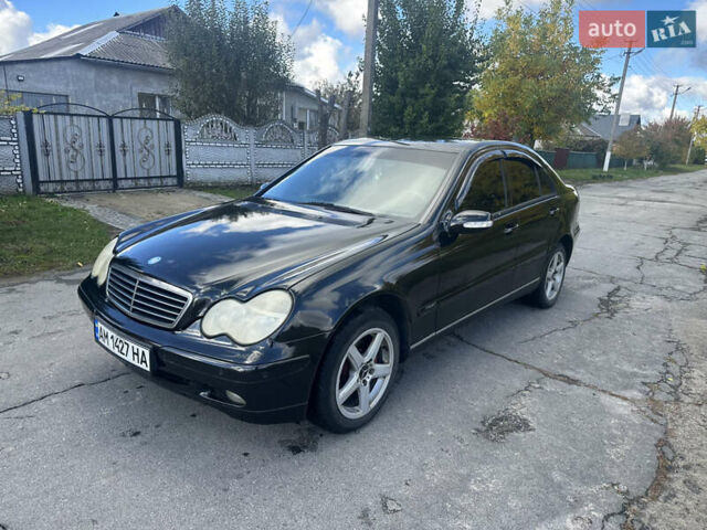 Мерседес Ц-Клас 2003 у Брусилове на Automoto.ua Чорний Мерседес Ц-Клас, об'ємом двигуна 1.8 л та пробігом 250 тис. км за 4000 $, фото 1 на Automoto.ua