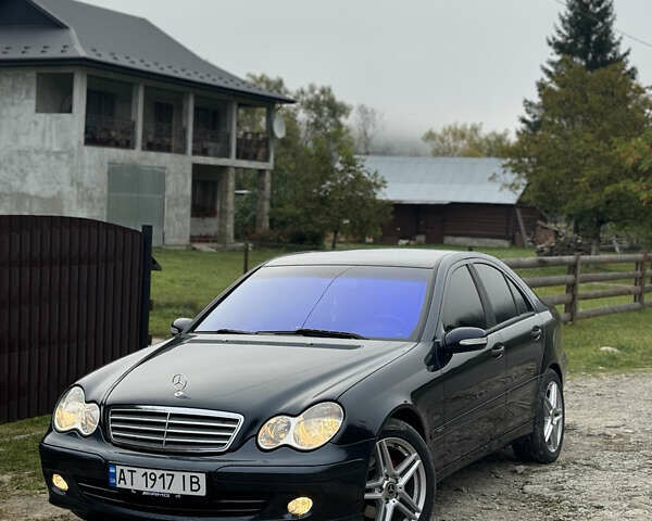 Черный Мерседес Ц-Класс, объемом двигателя 1.8 л и пробегом 283 тыс. км за 7700 $, фото 1 на Automoto.ua