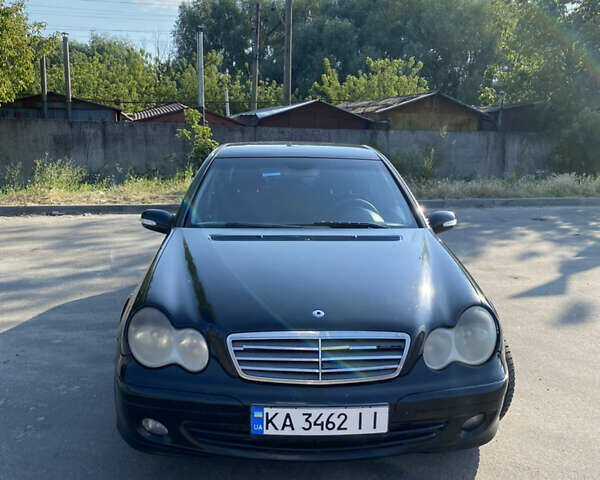 Черный Мерседес Ц-Класс, объемом двигателя 1.8 л и пробегом 250 тыс. км за 5400 $, фото 1 на Automoto.ua