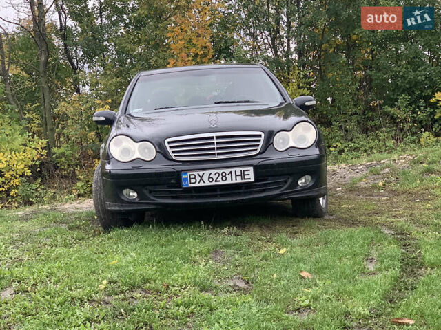 Чорний Мерседес Ц-Клас, об'ємом двигуна 1.8 л та пробігом 320 тис. км за 6000 $, фото 1 на Automoto.ua