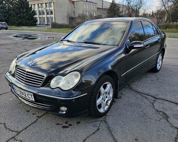 Черный Мерседес Ц-Класс, объемом двигателя 1.8 л и пробегом 338 тыс. км за 4500 $, фото 1 на Automoto.ua