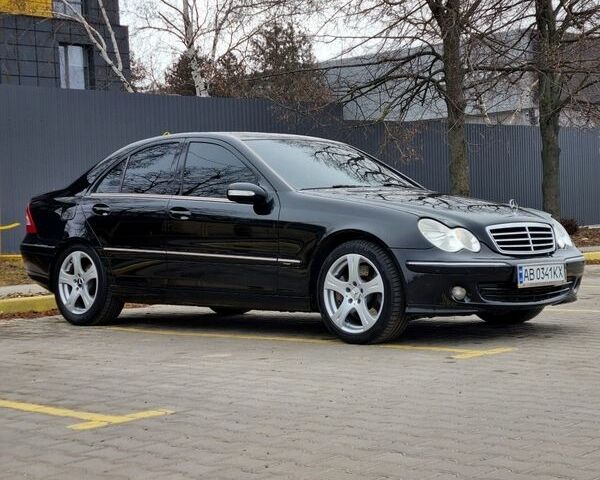 Черный Мерседес Ц-Класс, объемом двигателя 1.8 л и пробегом 292 тыс. км за 6500 $, фото 1 на Automoto.ua