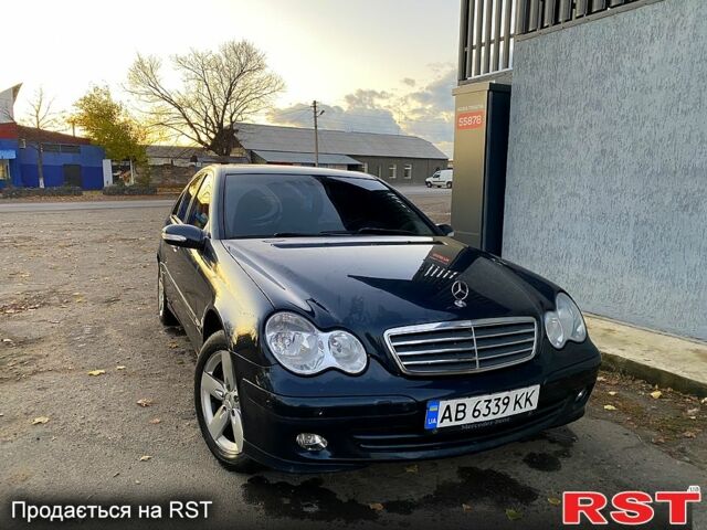 Черный Мерседес Ц-Класс, объемом двигателя 1.8 л и пробегом 300 тыс. км за 6100 $, фото 1 на Automoto.ua