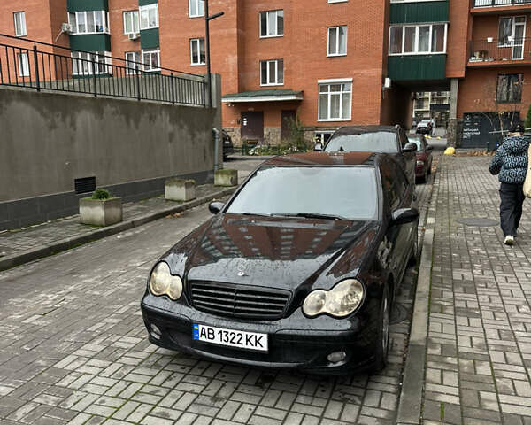 Черный Мерседес Ц-Класс, объемом двигателя 1.8 л и пробегом 280 тыс. км за 5700 $, фото 1 на Automoto.ua