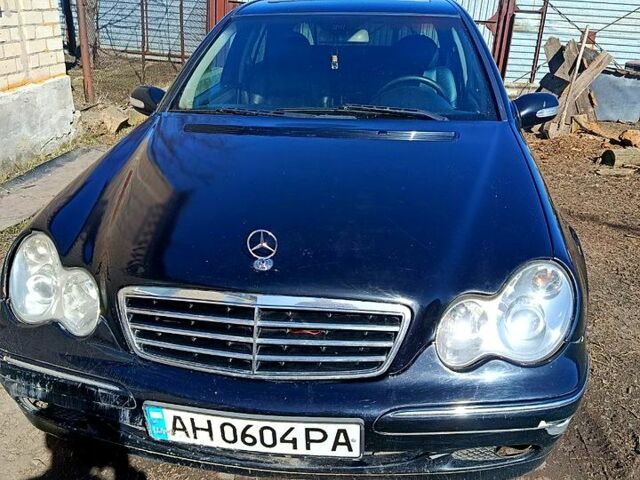 Черный Мерседес Ц-Класс, объемом двигателя 3.2 л и пробегом 256 тыс. км за 4500 $, фото 1 на Automoto.ua