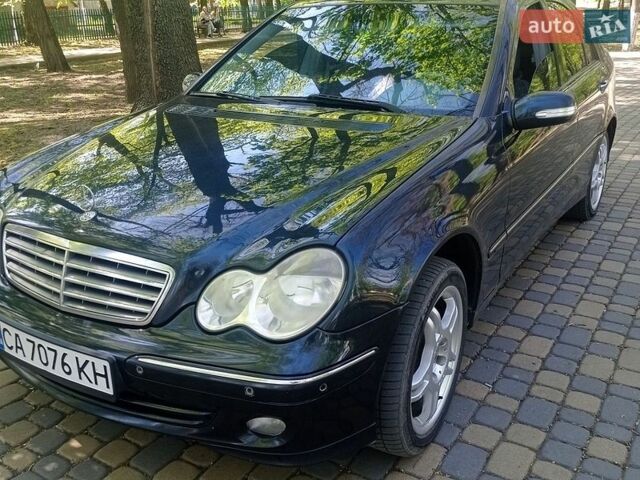 Черный Мерседес Ц-Класс, объемом двигателя 1.8 л и пробегом 310 тыс. км за 6200 $, фото 1 на Automoto.ua