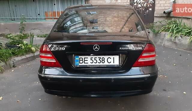 Черный Мерседес Ц-Класс, объемом двигателя 1.8 л и пробегом 200 тыс. км за 7350 $, фото 1 на Automoto.ua