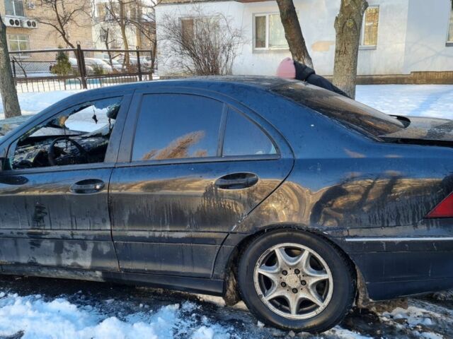 Чорний Мерседес Ц-Клас, об'ємом двигуна 0 л та пробігом 1 тис. км за 800 $, фото 1 на Automoto.ua
