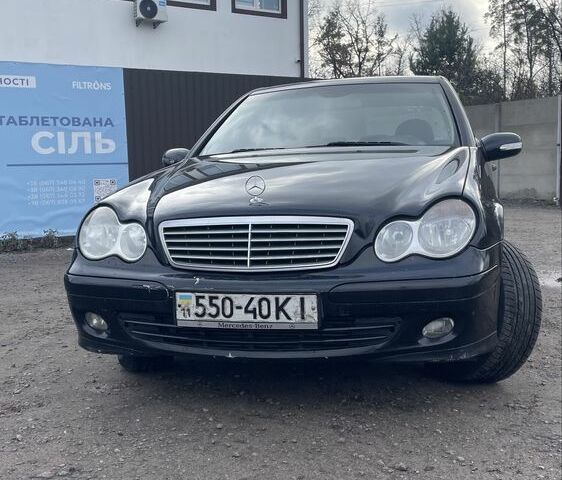 Чорний Мерседес Ц-Клас, об'ємом двигуна 1.8 л та пробігом 218 тис. км за 5500 $, фото 1 на Automoto.ua
