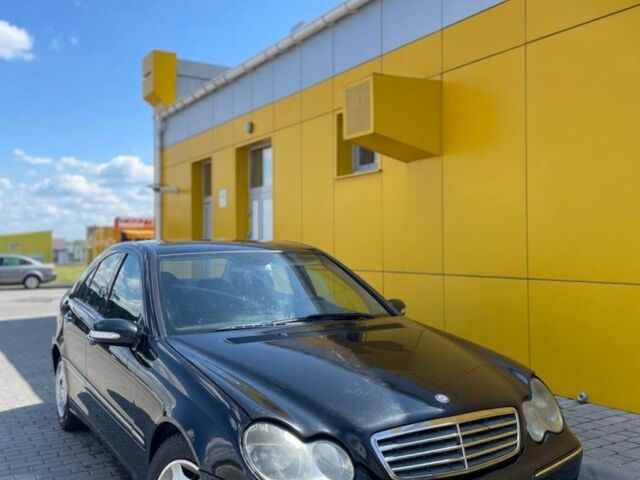 Черный Мерседес Ц-Класс, объемом двигателя 2.2 л и пробегом 355 тыс. км за 2600 $, фото 1 на Automoto.ua