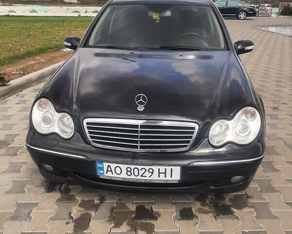 Чорний Мерседес Ц-Клас, об'ємом двигуна 3 л та пробігом 303 тис. км за 8200 $, фото 1 на Automoto.ua