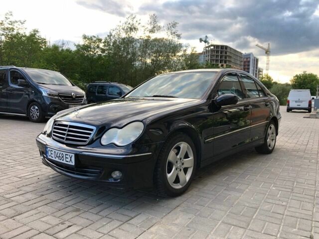 Черный Мерседес Ц-Класс, объемом двигателя 1.8 л и пробегом 250 тыс. км за 4957 $, фото 1 на Automoto.ua