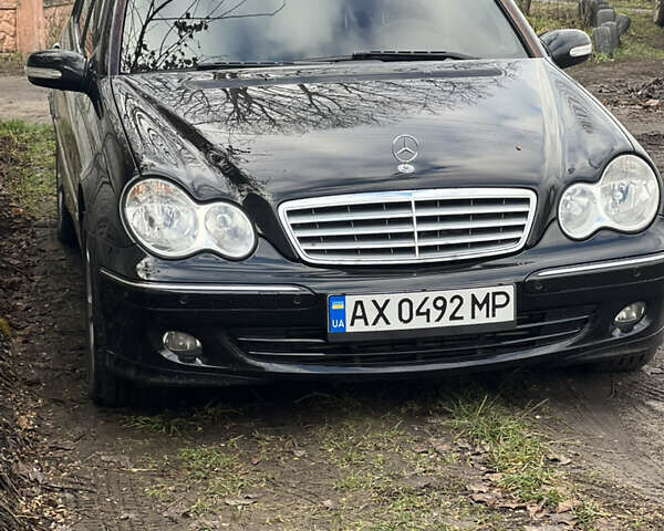 Черный Мерседес Ц-Класс, объемом двигателя 2.15 л и пробегом 185 тыс. км за 7400 $, фото 1 на Automoto.ua