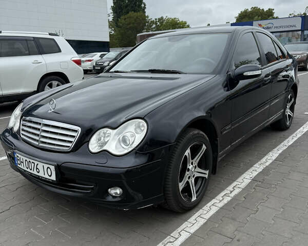 Чорний Мерседес Ц-Клас, об'ємом двигуна 1.8 л та пробігом 217 тис. км за 6800 $, фото 1 на Automoto.ua