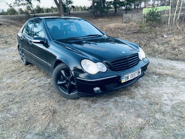 Чорний Мерседес Ц-Клас, об'ємом двигуна 2.2 л та пробігом 320 тис. км за 2099 $, фото 1 на Automoto.ua