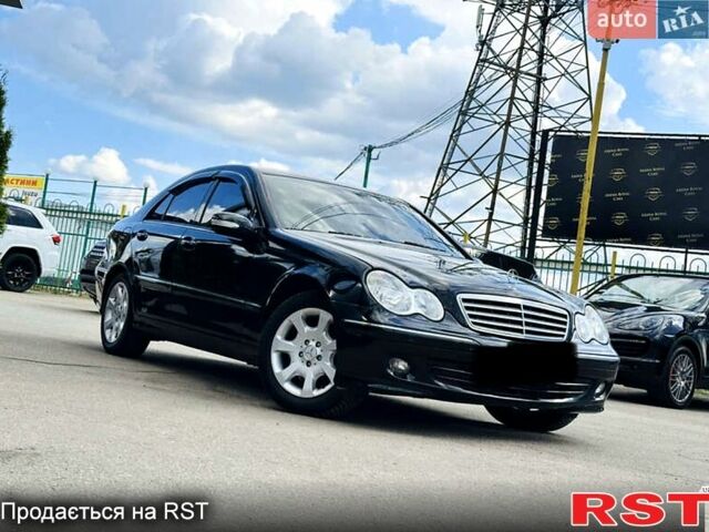 Чорний Мерседес Ц-Клас, об'ємом двигуна 2.1 л та пробігом 1750 тис. км за 7500 $, фото 1 на Automoto.ua