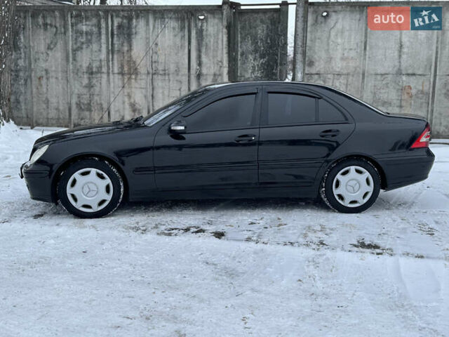 Чорний Мерседес Ц-Клас, об'ємом двигуна 1.8 л та пробігом 226 тис. км за 4950 $, фото 1 на Automoto.ua