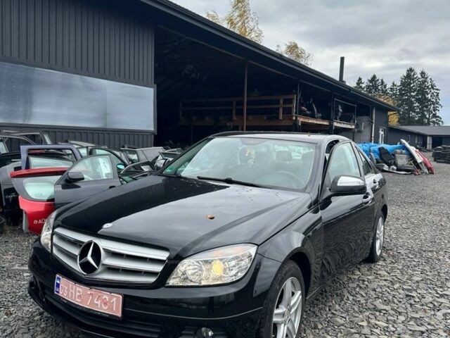 Чорний Мерседес Ц-Клас, об'ємом двигуна 2.2 л та пробігом 350 тис. км за 9100 $, фото 1 на Automoto.ua