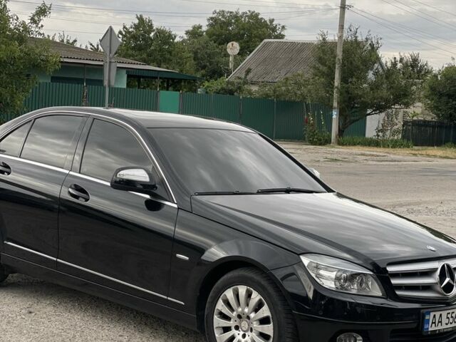 Черный Мерседес Ц-Класс, объемом двигателя 2.5 л и пробегом 222 тыс. км за 8300 $, фото 1 на Automoto.ua