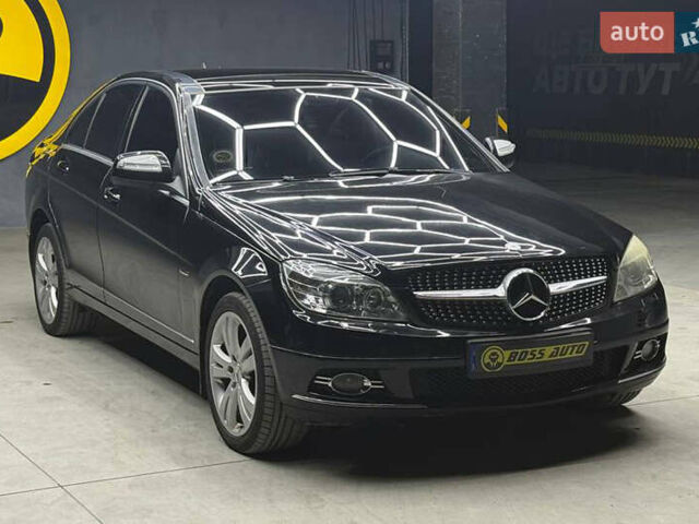 Черный Мерседес Ц-Класс, объемом двигателя 3 л и пробегом 240 тыс. км за 9800 $, фото 1 на Automoto.ua