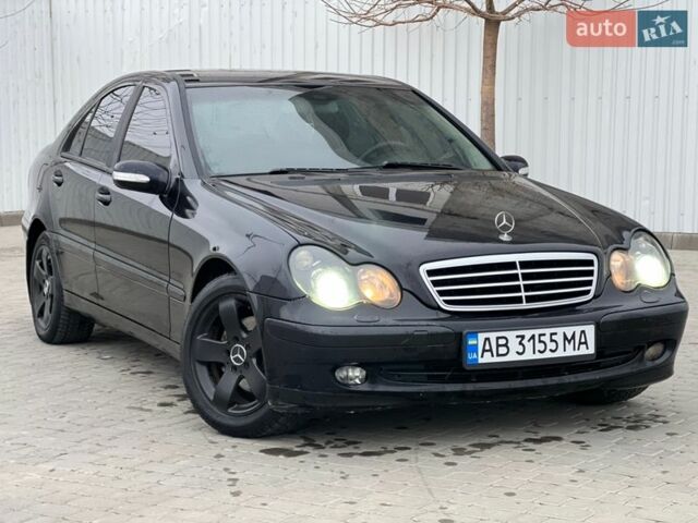 Черный Мерседес Ц-Класс, объемом двигателя 1.8 л и пробегом 260 тыс. км за 4999 $, фото 1 на Automoto.ua