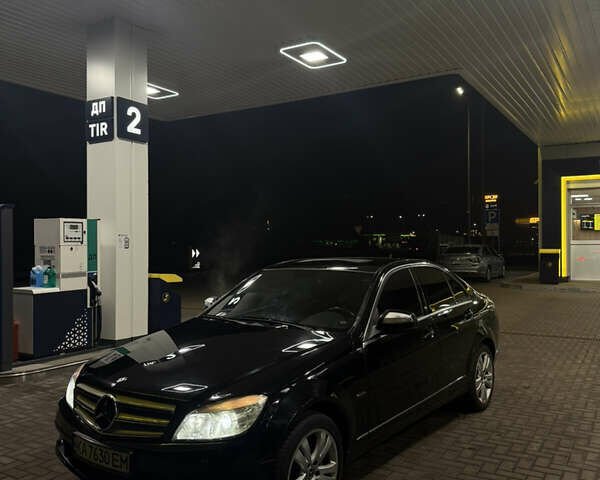 Черный Мерседес Ц-Класс, объемом двигателя 3 л и пробегом 217 тыс. км за 10800 $, фото 1 на Automoto.ua