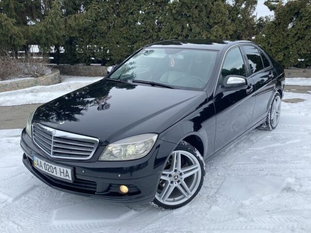 Черный Мерседес Ц-Класс, объемом двигателя 2.1 л и пробегом 315 тыс. км за 8700 $, фото 1 на Automoto.ua