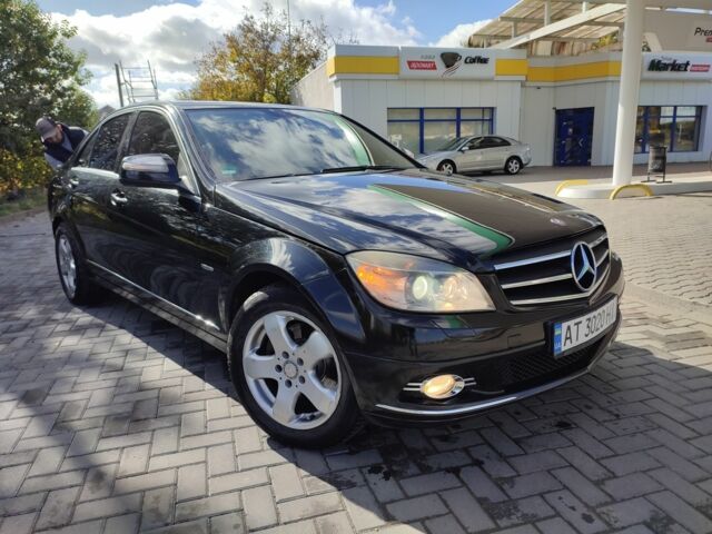 Черный Мерседес Ц-Класс, объемом двигателя 2.1 л и пробегом 340 тыс. км за 8100 $, фото 1 на Automoto.ua
