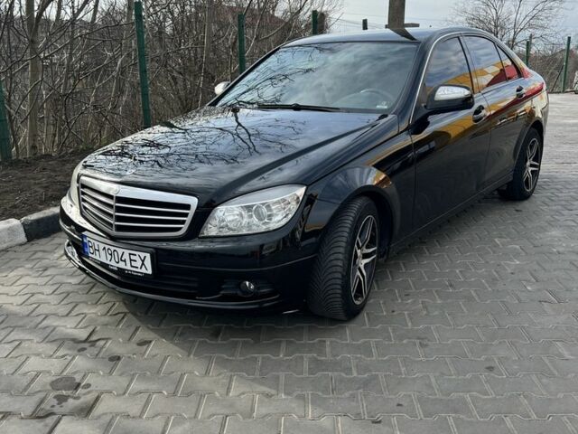 Чорний Мерседес Ц-Клас, об'ємом двигуна 1.8 л та пробігом 175 тис. км за 8500 $, фото 1 на Automoto.ua