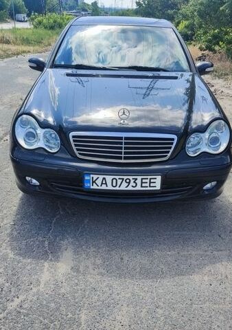 Черный Мерседес Ц-Класс, объемом двигателя 1.8 л и пробегом 270 тыс. км за 7000 $, фото 1 на Automoto.ua