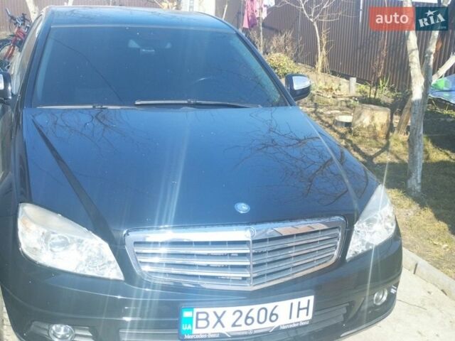 Черный Мерседес Ц-Класс, объемом двигателя 1.8 л и пробегом 218 тыс. км за 9200 $, фото 1 на Automoto.ua