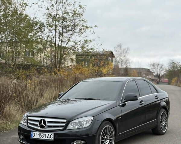 Чорний Мерседес Ц-Клас, об'ємом двигуна 2.99 л та пробігом 325 тис. км за 9999 $, фото 1 на Automoto.ua