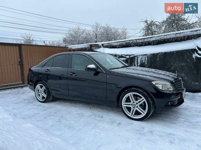 Чорний Мерседес Ц-Клас, об'ємом двигуна 2.2 л та пробігом 315 тис. км за 8500 $, фото 1 на Automoto.ua