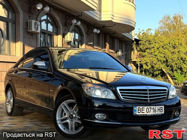 Чорний Мерседес Ц-Клас, об'ємом двигуна 1.8 л та пробігом 1250 тис. км за 11500 $, фото 1 на Automoto.ua