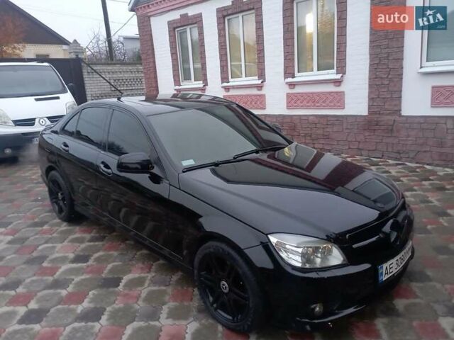 Черный Мерседес Ц-Класс, объемом двигателя 3.5 л и пробегом 158 тыс. км за 10300 $, фото 1 на Automoto.ua