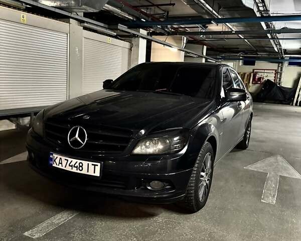 Чорний Мерседес Ц-Клас, об'ємом двигуна 1.8 л та пробігом 176 тис. км за 8999 $, фото 1 на Automoto.ua