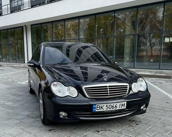 Мерседес Ц-Клас 2007 у Рівному на Automoto.ua Чорний Мерседес Ц-Клас, об'ємом двигуна 1.8 л та пробігом 197 тис. км за 6099 $, фото 1 на Automoto.ua