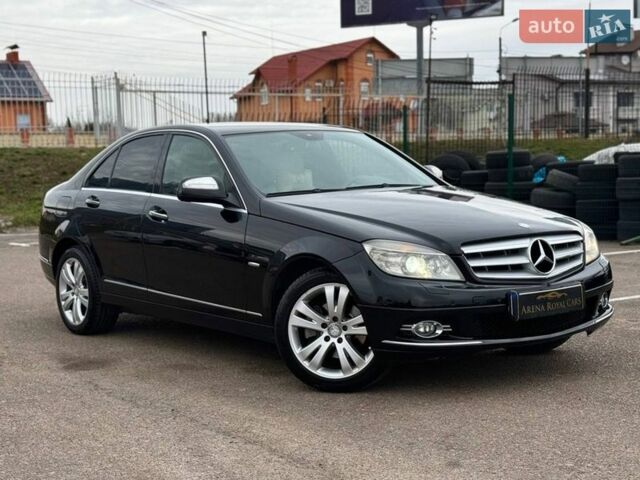 Черный Мерседес Ц-Класс, объемом двигателя 2.1 л и пробегом 271 тыс. км за 8500 $, фото 1 на Automoto.ua