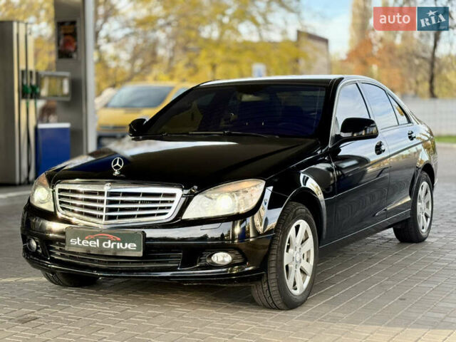Чорний Мерседес Ц-Клас, об'ємом двигуна 1.8 л та пробігом 156 тис. км за 9499 $, фото 1 на Automoto.ua