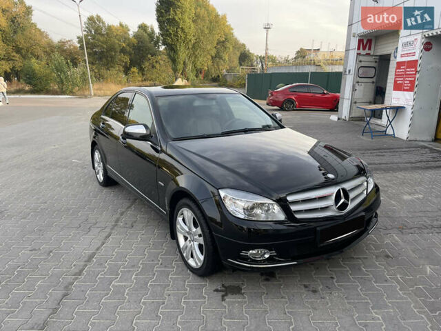 Черный Мерседес Ц-Класс, объемом двигателя 1.8 л и пробегом 32 тыс. км за 20000 $, фото 1 на Automoto.ua